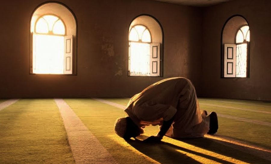 Salat dhuha dilaksanakan pada waktu dhuha, yakni saat matahari mulai naik kurang lebih tujuh hasta sejak terbit sampai waktu zuhur tiba. Foto: Repro metrobanten.co.id