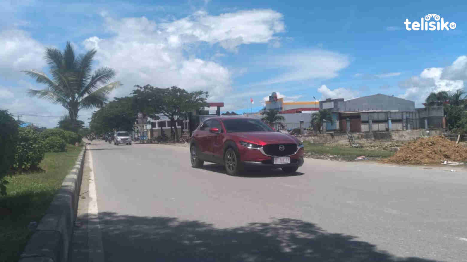 Situasi jalan di depan Pelelangan Ikan sudah bisa dilintasi kendaraan. Foto: Ibnu/Telisik