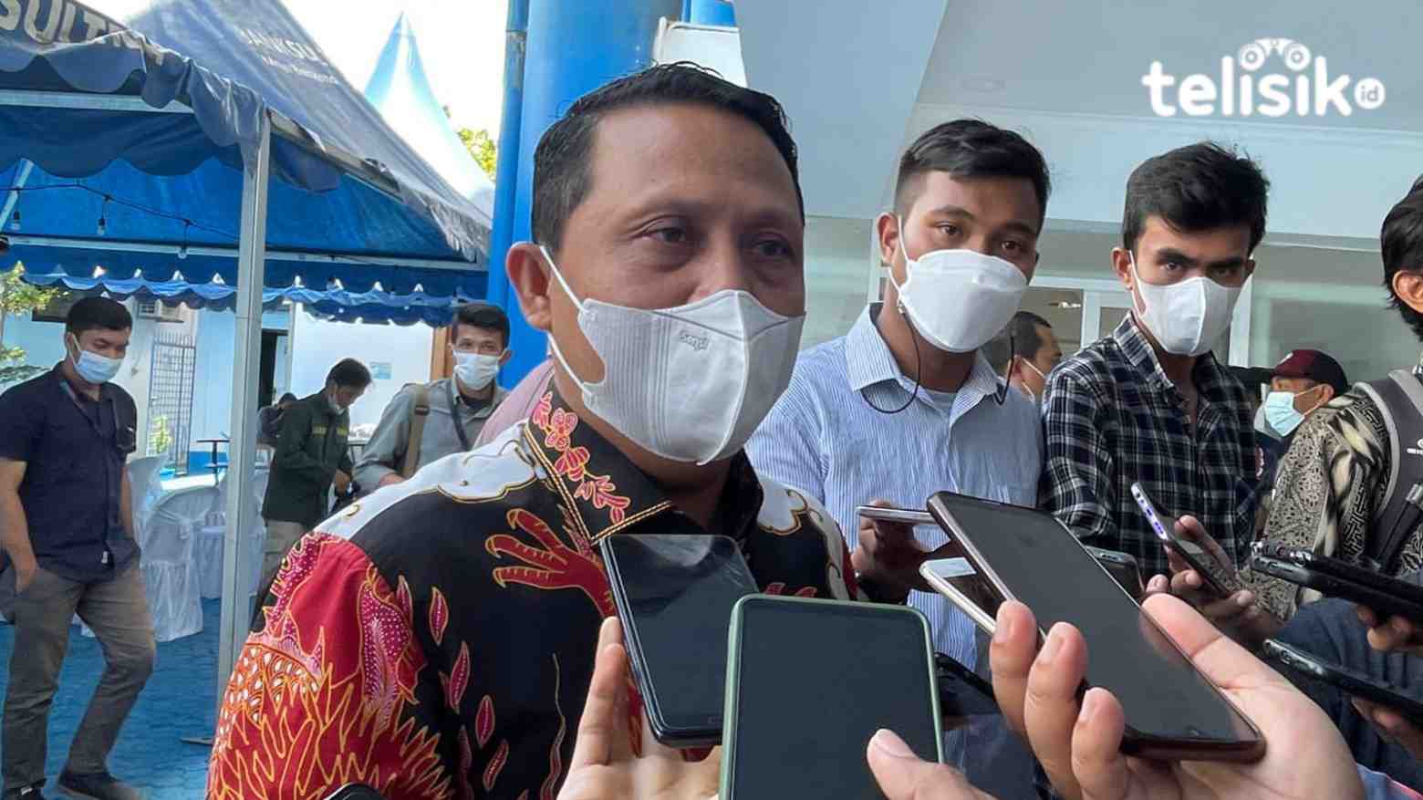 Direktur Utama Bank Sultra, Abdul Latif saat memberikan keterangan kepada awak media terkait pembangunan tower Bank Sultra. Foto: Siswanto Azis/Telisik