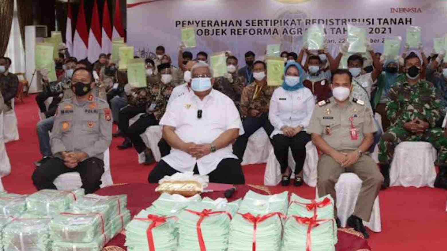 Suasana rapat alokasi penerbitan sertifikat gratis bersama Presiden Jokowi, Gubernur Ali Mazi, dan serta jajaran pejabat Pemprov Sultra. Foto: Dinas Kominfor Sultra