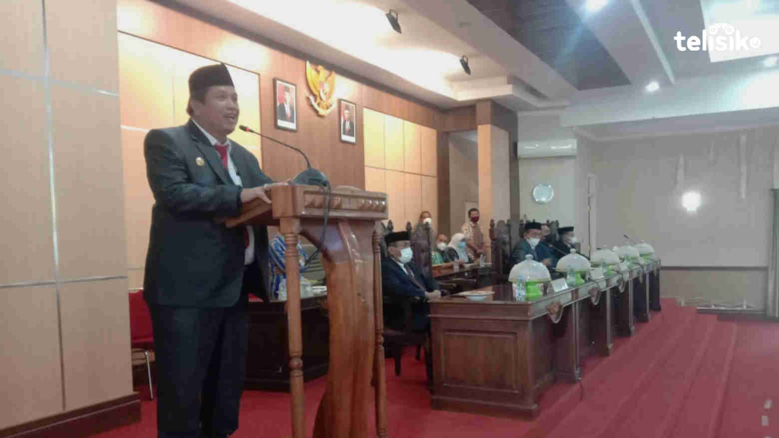 Bupati Muna, LM Rusman Emba menyampaikan pidato visi misi. Foto: Sunaryo/Telisik