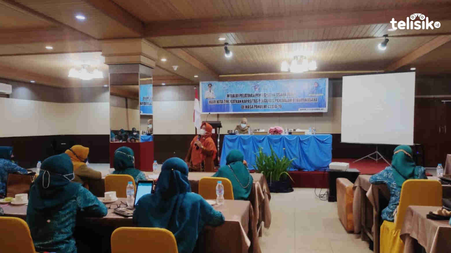 Pelatihan Usaha Mikro, tingkatkan kapasitas pengurus PKK dalam berwirausaha di masa pandemi COVID-19. Foto: Andi Irna Fitriani/Telisik