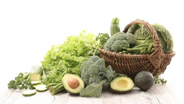 Sayur-sayuran yang dipercaya bisa menyuburkan kandungan. Foto: Repro kumparan.com