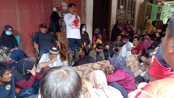 Suasana rumah duka korban banjir bandang di Walenrang, Kabupaten Luwu. Foto: Dok Basarnas