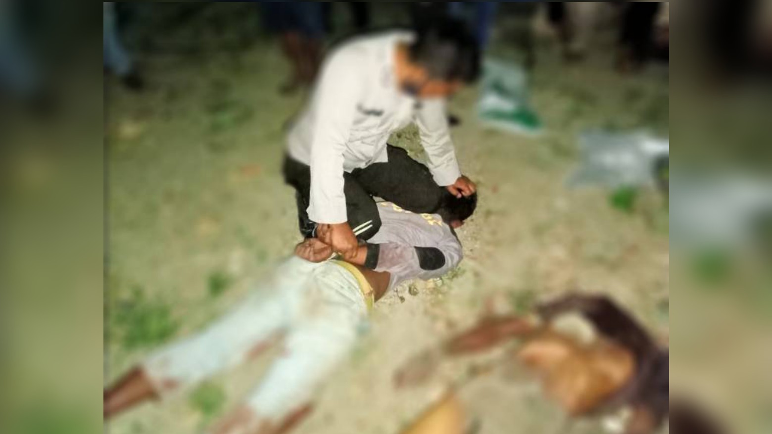 Polisi ketika mengamankan pelaku. Foto: Humas Polres Samosir