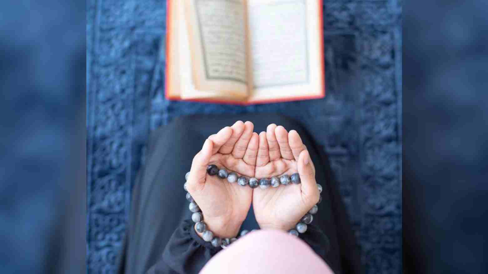 Ilustrasi Muslimah yang sedang berdoa. Foto: Repro Pinterest