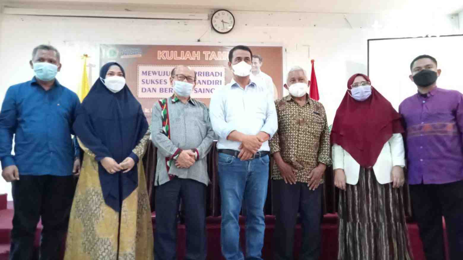 Dr. Ir. H. Andi Amran Sulaiman, Founder Tiran Group (kemeja putih) bersama petinggi-petinggi Universitas Mandala Waluya (UMW) Kendari. Foto: Andi Irna Fitriani/Telisik