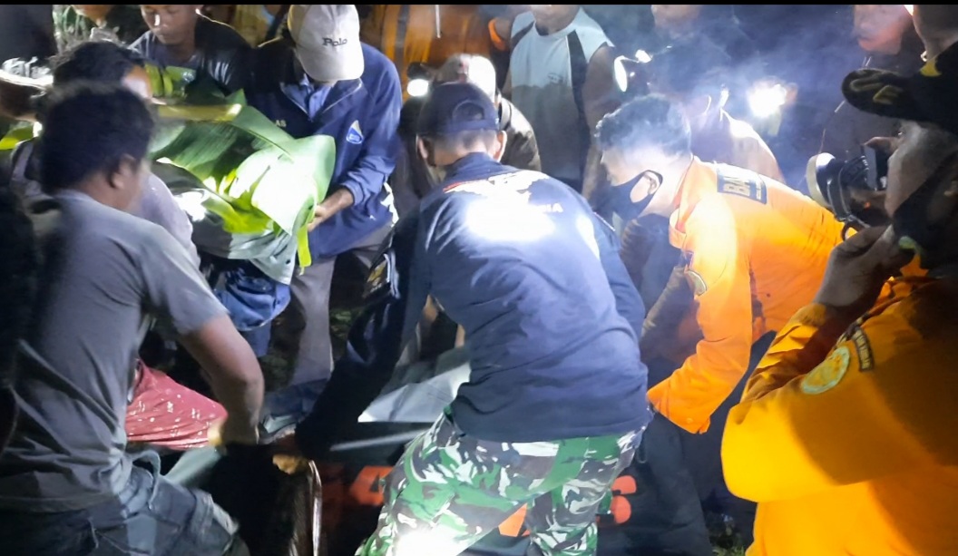 Jenazah Muhammad Fauzi alias La Ogun (14) warga Desa Kinapani Makmur, Kecamatan  Lasalimu Selatan, Kabupaten Buton yang diterkam buaya saat dievakuasi. Foto: Ist.