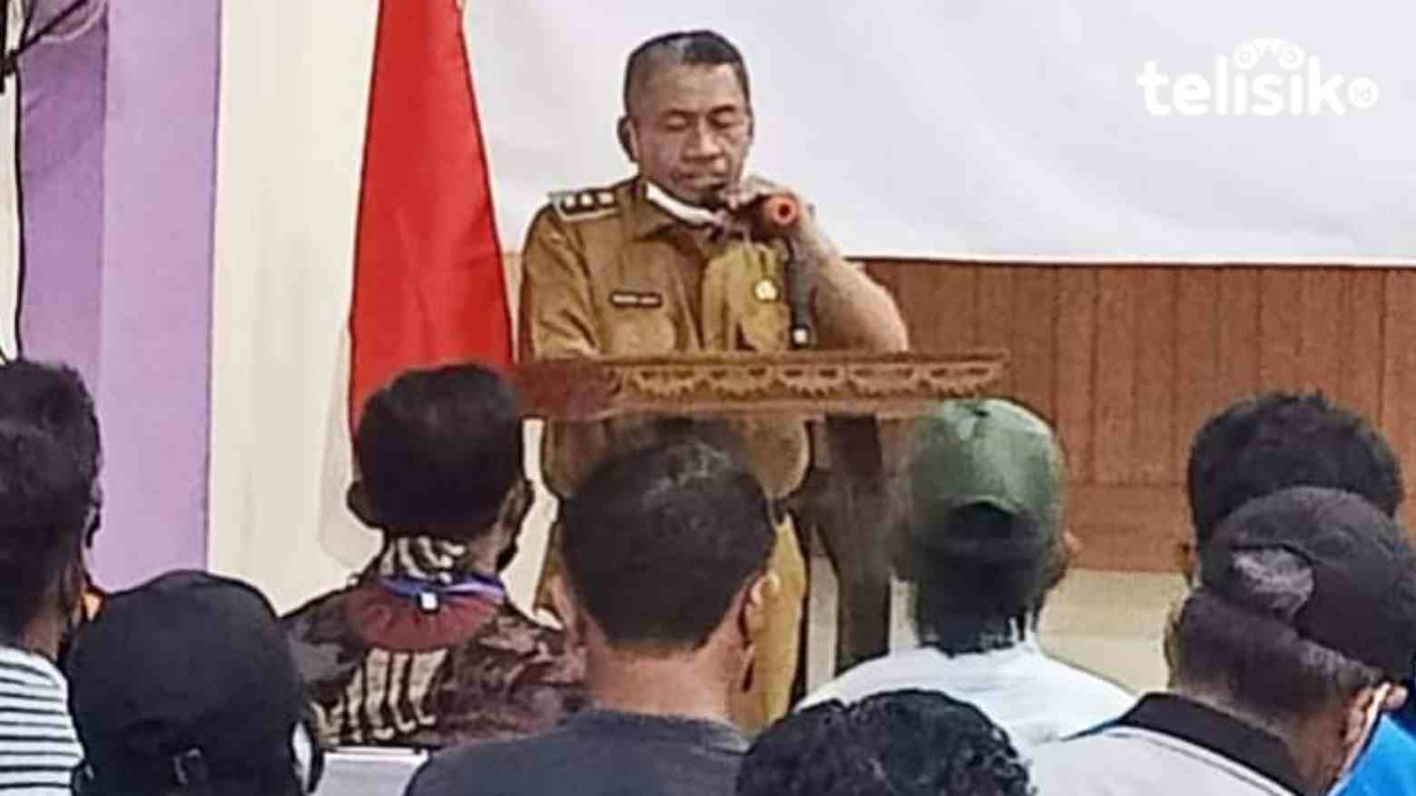 Wabup Muna, Bachrun Labuta membuka Bimtek Kamtibmas. Foto: Sunaryo/Telisik