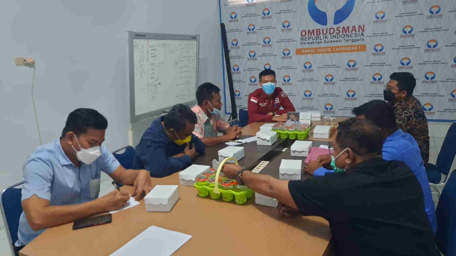 Anggota DPRD Muna melakukan koordinasi di Ombudsman. Foto: Ist.