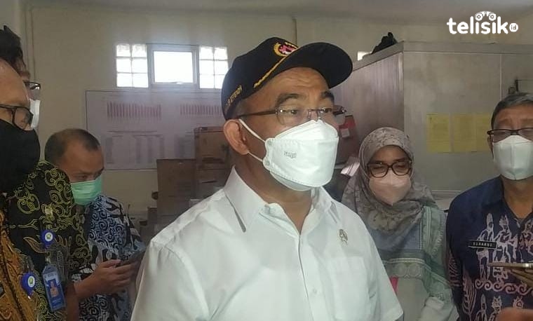 Menko PMK RI saat diwawancarai awak media. Foto: Andi May/Telisik