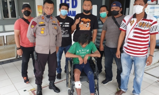 Petugas kepolisian ketika mengamankan pelaku perampokan. Foto: Humas Polres Pelabuhan Belawan
