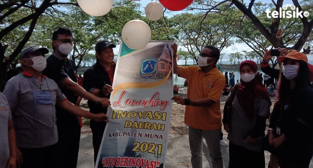 Bupati Muna, LM Rusman Emba bersama Wabup, Bachrun Labuta, Rektor UHO, Zamrun, Forkopimda dan perwakilan BRIN melaunching inovasi daerah. Foto: Sunaryo/Telisik