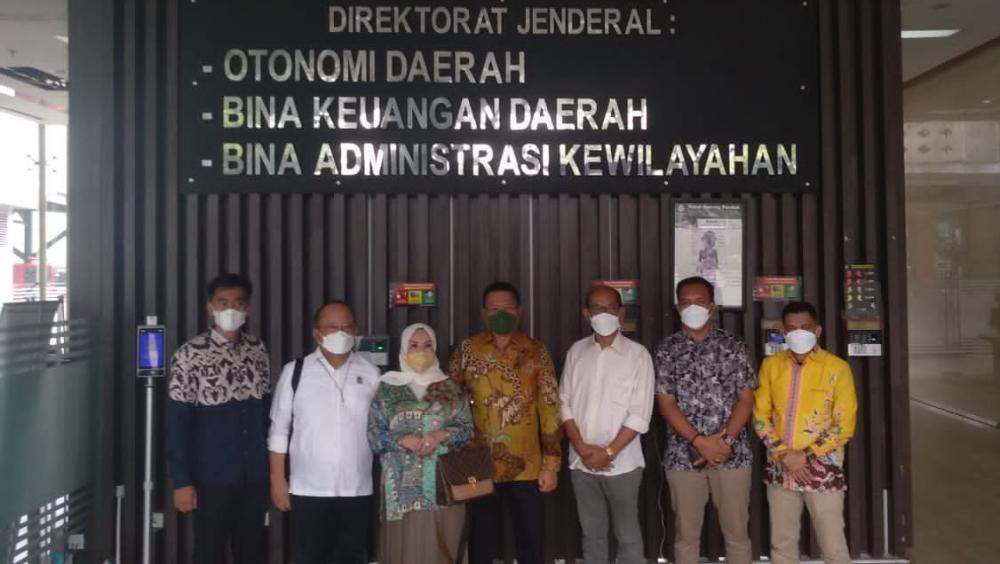 Anggota Komisi I DPRD Sultra saat berkonsultasi ke Kemendagri terkait pemilihan Wabup Koltim. Foto: Ist.