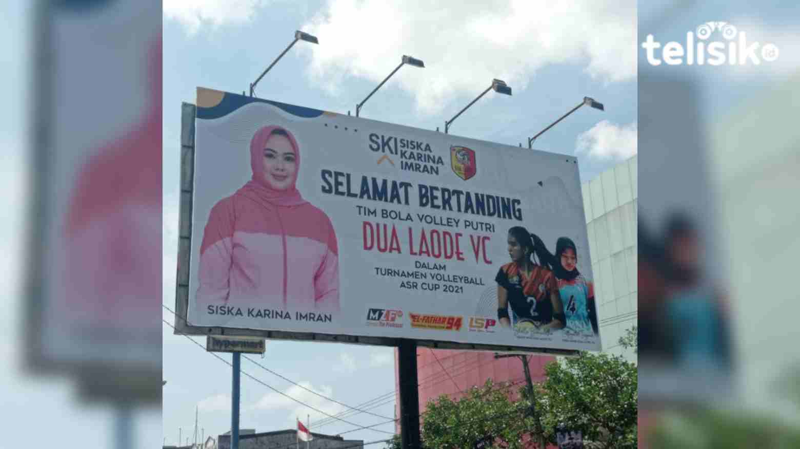 Baliho Siska Karina Imran yang terpasang di median jalan depan Lippo Plaza Kendari. Foto: Musdar/Telisik