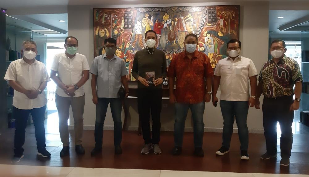 Para pengurus JMSI sedang berada di kawasan SCBD Jakarta. Foto: Ist