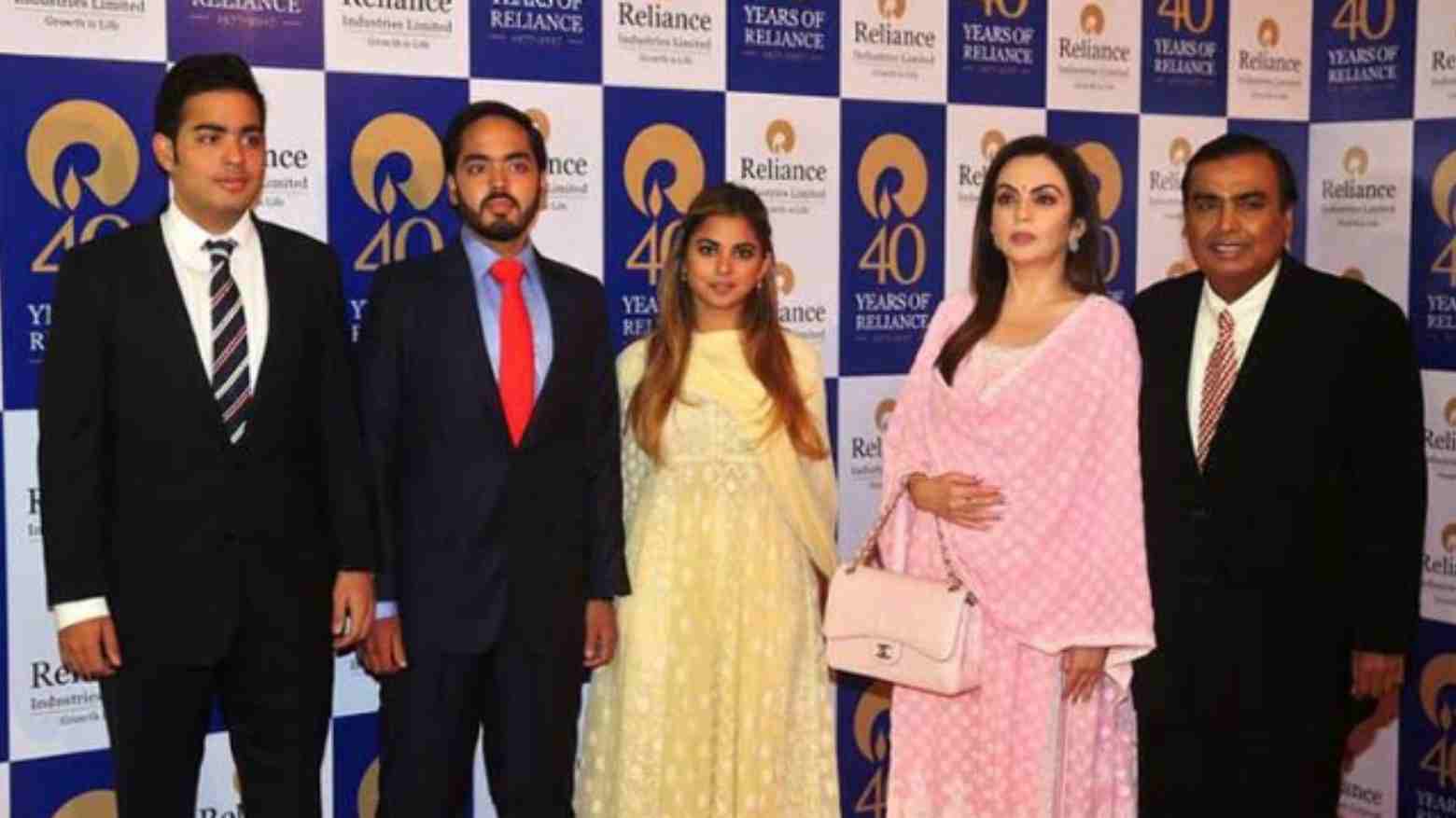 Keluarga terkaya di Asia, Ambani dari India. Foto: Mensxp.com