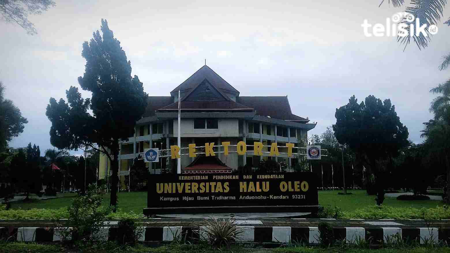 Gedung rektorat Universitas Halu Oleo (UHO) Kendari. Foto: Andi Irna Fitriani/Telisik