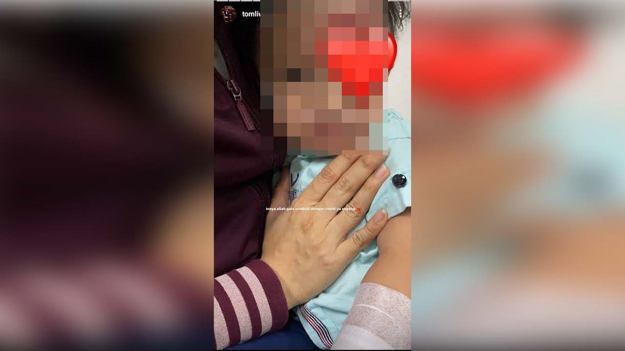 Salah seorang sahabat mengabarkan kondisi anak Vanessa Angel. Foto: Instagram @tomliwafa
