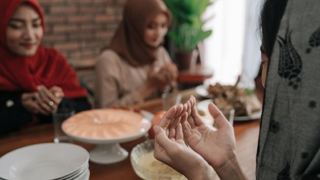 Sepanjang hidup Rasulullah SAW selalu menjalankan puasa Senin-Kamis mengingat adanya mukjizat dan manfaat di balik puasa sunnah ini. Foto: orami.co.id