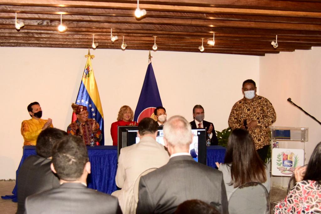 Ketua Umum JMSI, Teguh Santosa saat berbicara di Konfrensi ASEAN di Venezuela. Foto: Ist.