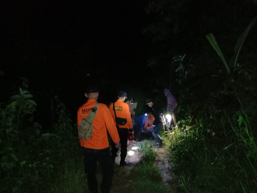Proses pencarian korban hilang di hutan Karinglau, Desa Sarambu, Kecamatan Porehu. Foto: SAR Kendari