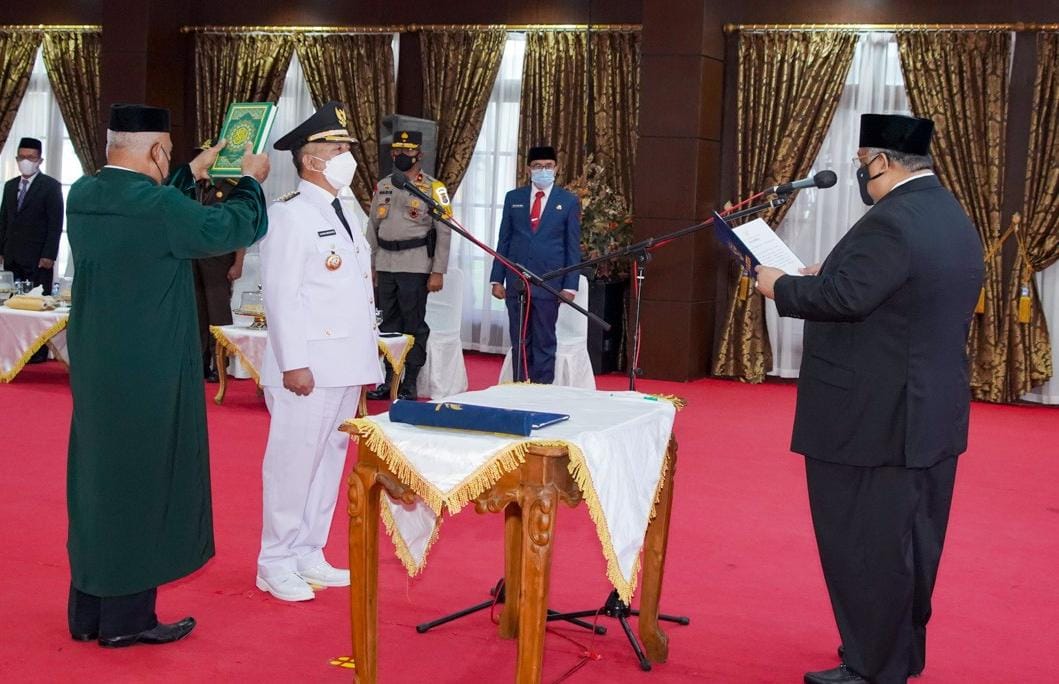 Sumpah jabatan PJ Bupati Koltim, Sulwan Abunawas. Foto: Ist.