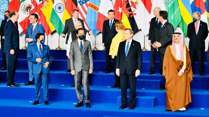 Presiden Jokowi saat hadiri KTT G20 di Roma, Italia. Foto: Repro detik.com