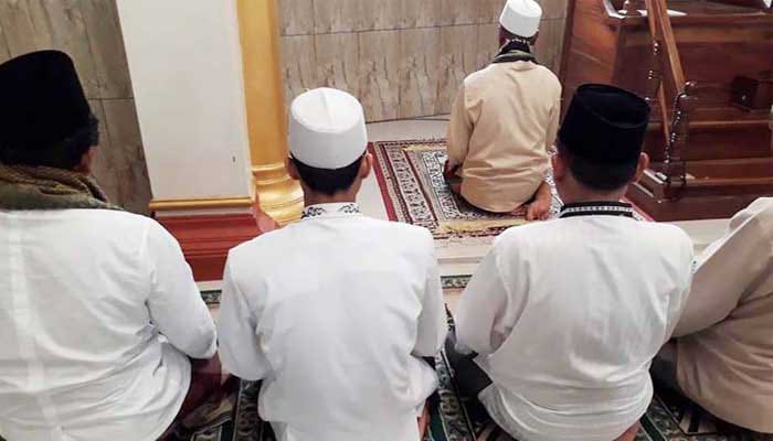 Kedudukan salat dalam Islam sangat tinggi dan betapa besar perhatian Nabi shallallahu alaihi wasallam dalam masalah salat. Foto: Repro islam.bangkitmedia.com