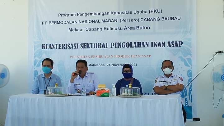Bupati Butur, Dr. H. Muh. Ridwan Zakariah, M.Si (kedua dari kiri) saat memberikan sambutan. Foto: Ist.