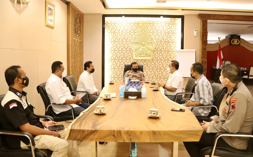 Kapolda Jateng, Irjen Pol Ahmad Luthfi bersama pengurus JMSI. Foto: Ist