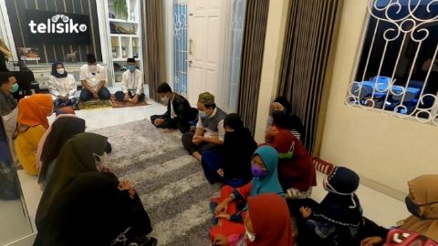 Doa bersama anak yatim piatu di Surabaya untuk SBY. Foto: Yudhie/Telisik