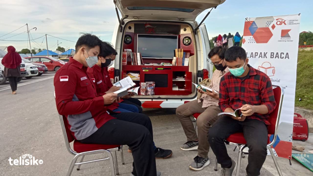 Pengunjung lapak baca, komunitas binaan Otoritas Jasa Keuangan (OJK) Sulawesi Tenggara (Sultra), yakni Komunitas Learning Center tampak sepi. Foto: Andi Irna Fitriani/Telisik