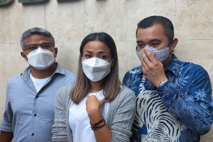Nirina Zubir jadi korban mafia tanah oleh ART. Foto: Repro kompas.com