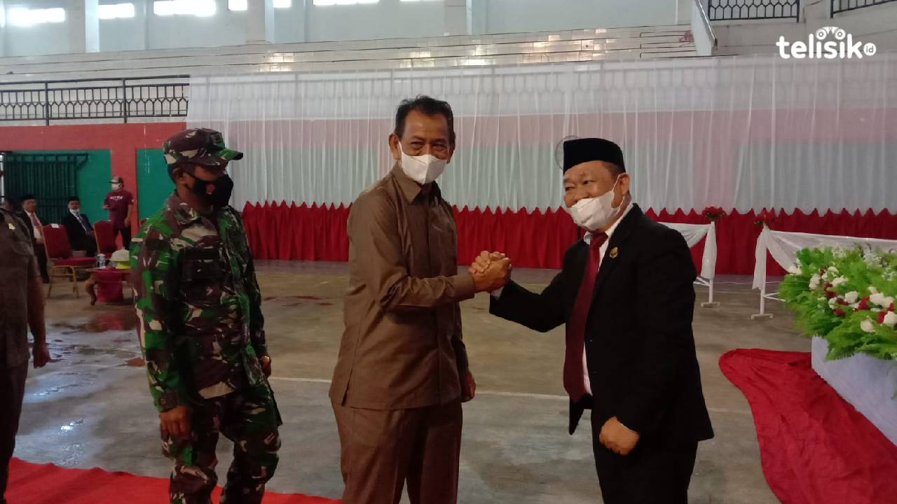 Ketua DPRD Muna, La Saemuna bersama Pj Sekda, Harmin Ramba. Foto: Sunaryo/Telisik