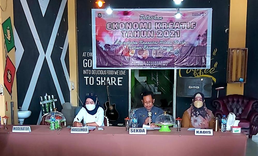 Pelatihan ekonomi kreatif  bagi UMKM di Bombana. Foto: Dinas Pariwisata Bombana
