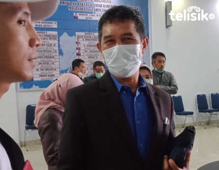 Kepala Dinas Kesehatan Kolut, Irham, SKM.,M.Kes saat ditemui awak media usai rapat Paripurna Penetapan Anggaran Tahun 2022. Foto: Muh. Risal H/Telisik