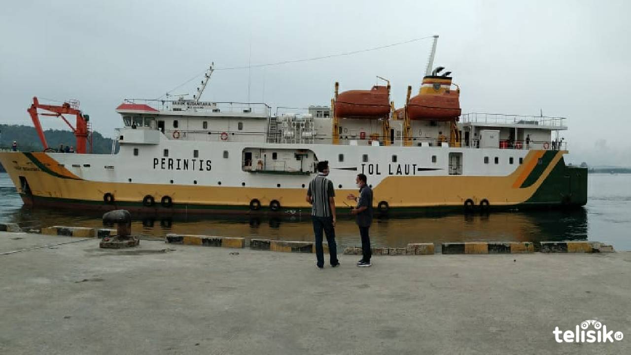 Kapal perintis Sabuk Nusantara 78, saat berada di Pelabuhan Bungkutoko Kota Kendari. Foto: Musdar/Telisik