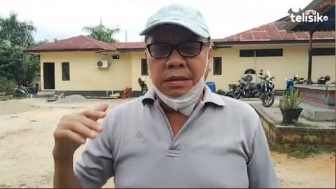 Kepala Bapenda Sultra, Yusuf Mundu saat berada di Polsek Poasia. Foto: Kardin/Telisik