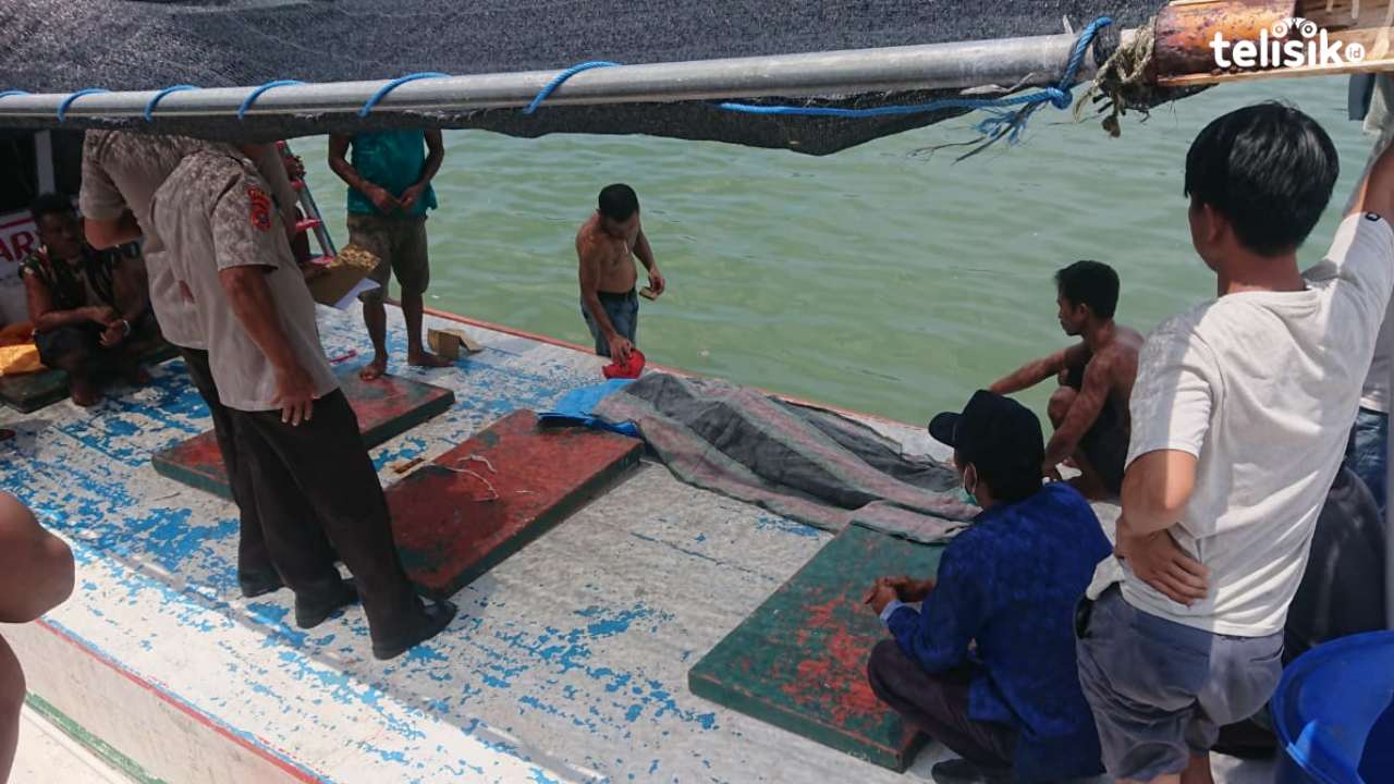 Seorang ABK KM All Star Bintang meninggal dunia usai hindari bongkahan es balok. Foto: Raznawati/Telisik