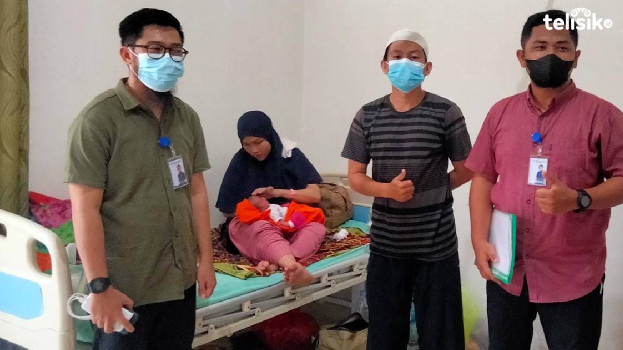 Pihak BPJS Kendari bertemu dengan pasien yang melahirkan dalam mobil di RS Aliyah 2 Kendari. Foto: Andi May/Telisik