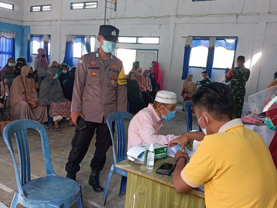Pelaksanaan vaksinasi COVID-19 di Kecamatan Kabaena. Foto: Polsek Kabaena