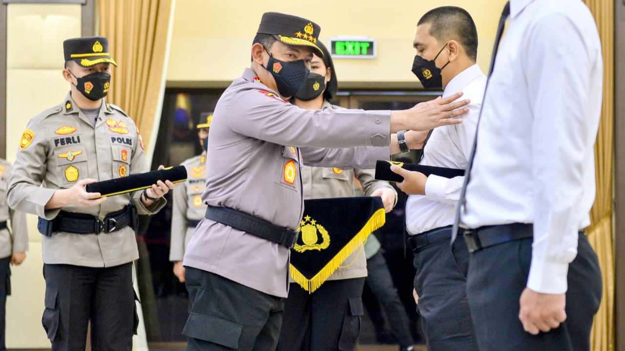 Kapolri saat melantik 44 eks pegawai KPK jadi ASN Polri. Foto: Humas Polri
