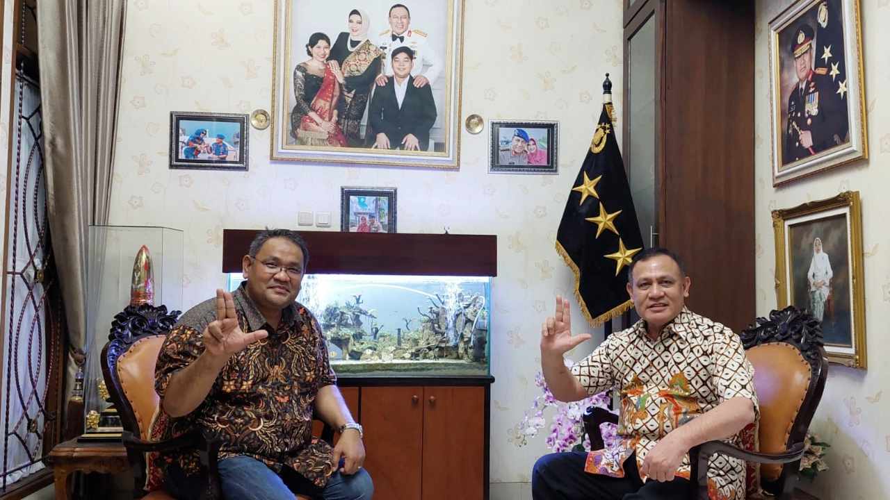 Ketum JMSI, Teguh Santosa (kiri) bersama Ketua KPK, Firli Bahuri saat berbincang. Foto: Ist.