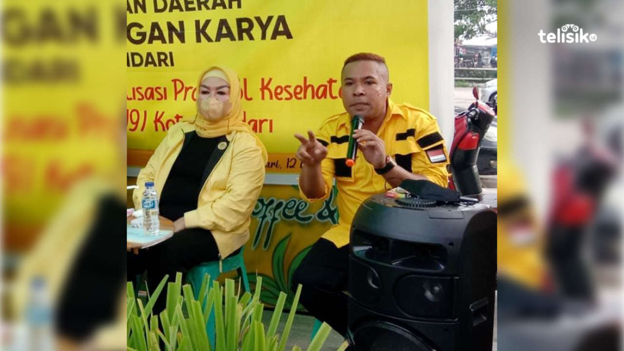 Wakil Ketua Bidang Komunikasi dan Informasi Partai Golkar Kota Kendari, LM Rajab Jinik (kanan). Foto: Musdar/Telisik