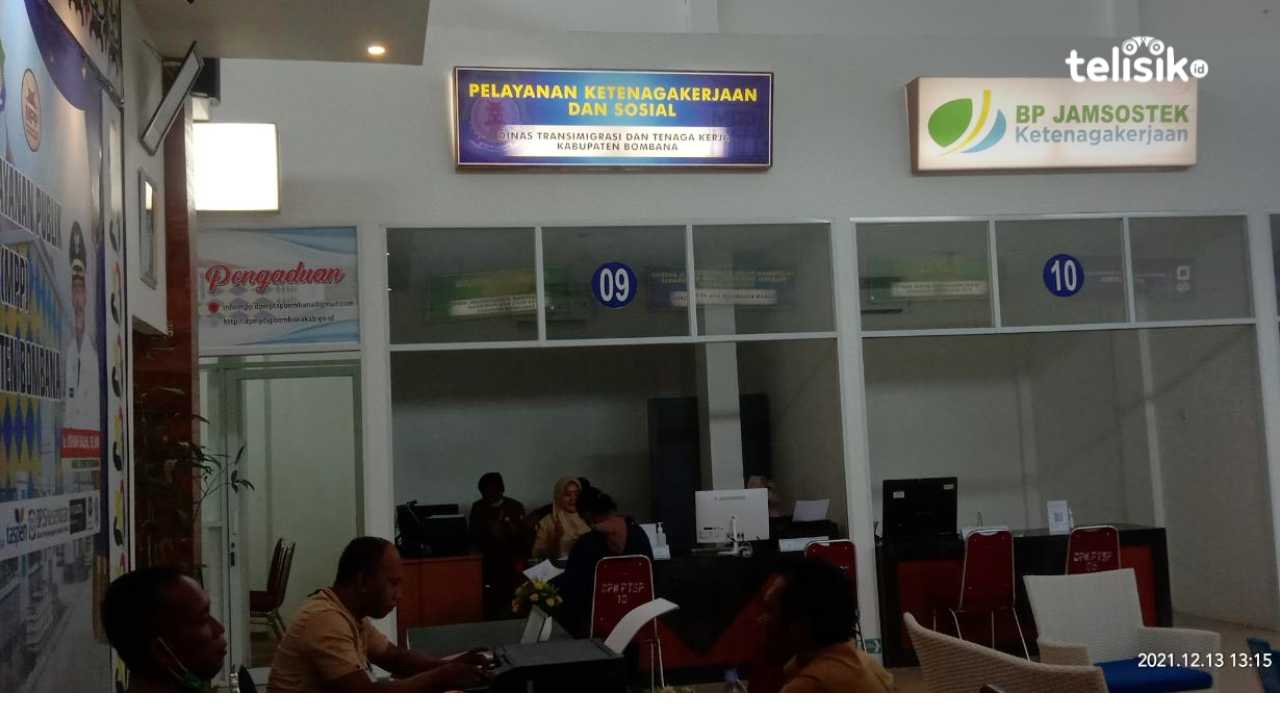 Pos layanan terpadu Dinas Transmigrasi dan Tenaga Kerja Bombana. Foto: Hir/Telisik
