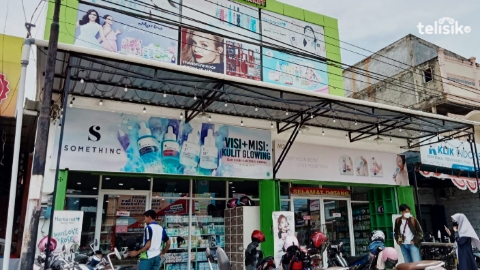 Tampak depan Nadel Cosmetic Kendari, yang beralamat di, Jalan Jenderal A.H Nasution Nomor 11. Foto: Andi Irna Fitriani/Telisik