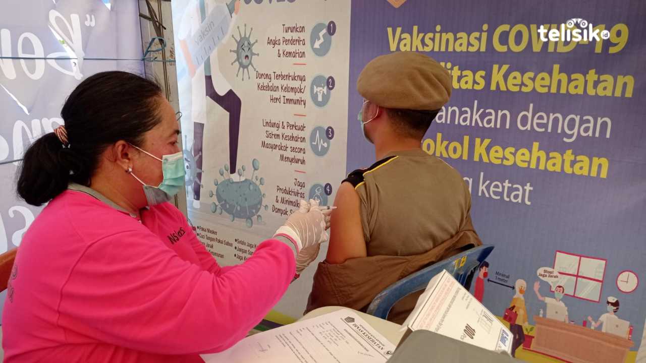 Dinas Kesehatan Kota Kendari terus melakukan percepatan vaksinasi. Foto: Sumarlin/Telisik