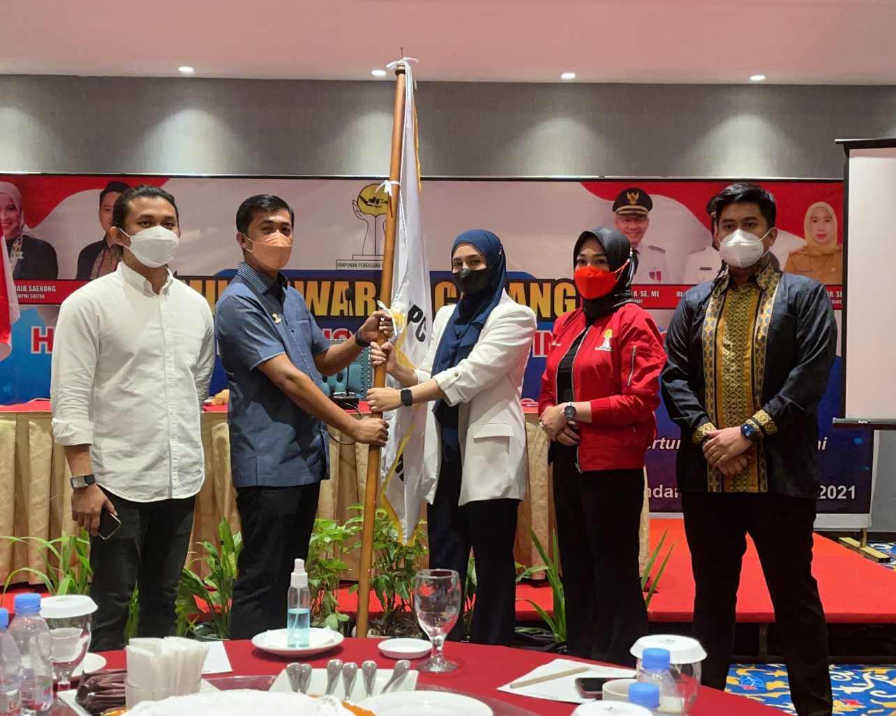 Sasmita Sugiardi saat dilantik sebagai Ketua BPC HIPMI Kendari. Foto: Ist.