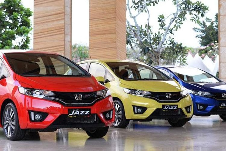 Sejumlah mobil Honda Jazz terparkir. Foto: Repro kompas.com